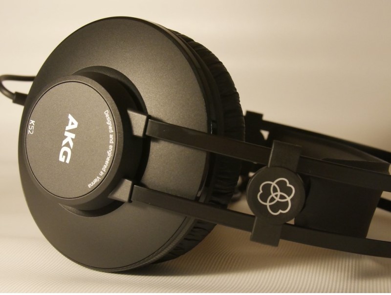 AKG Headphones K52 Mampu Hasilkan Suara Jernih